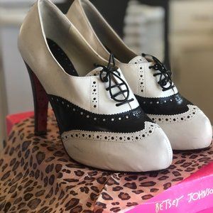 Betsey Johnson Walsh Shoes 9 1/2